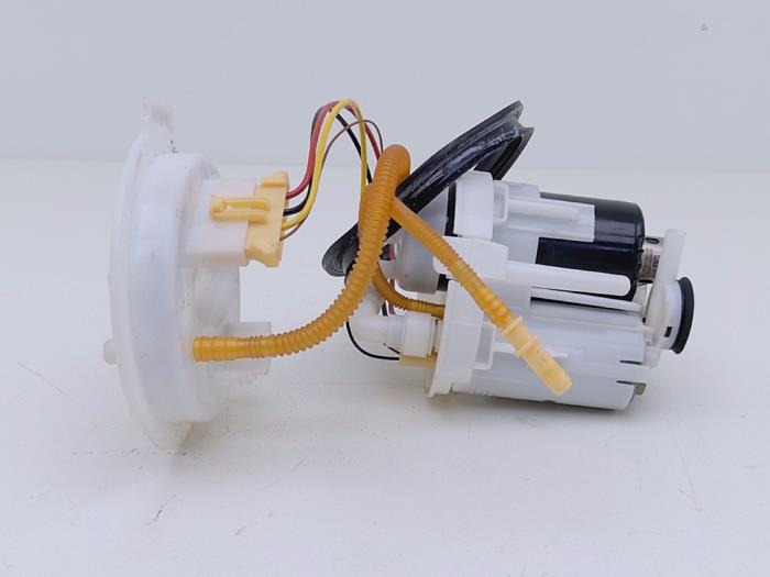 Benzinepomp van een Audi S5 (F53/F5P) 3.0 TFSI V6 24V 2018