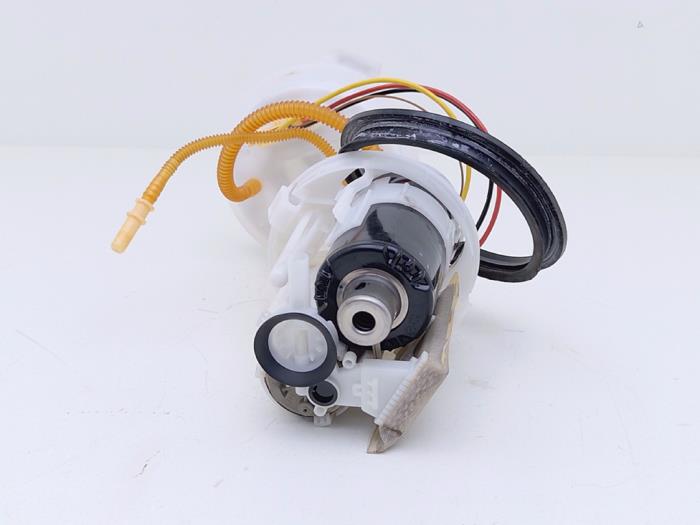 Benzinepomp van een Audi S5 (F53/F5P) 3.0 TFSI V6 24V 2018