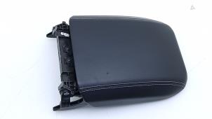 Gebruikte Afdekkap armleuning midden Porsche Cayenne III (9YA) 3.0 V6 Turbo 24V E-Hybrid Prijs € 272,25 Inclusief btw aangeboden door Automaterialen Ronald Morien B.V.