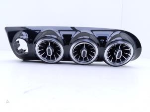 Gebruikte Luchtrooster Dashboard Mercedes A-Klasse AMG (177.0) 2.0 A-35 AMG Turbo 16V 4Matic Prijs € 75,00 Margeregeling aangeboden door Automaterialen Ronald Morien B.V.