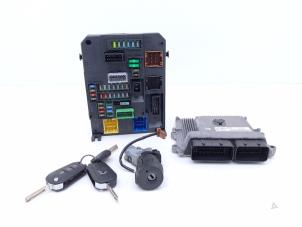 Gebruikte Kontaktslot + computer Peugeot 308 SW (L4/L9/LC/LJ/LR) 1.2 12V e-THP PureTech 110 Prijs € 225,00 Margeregeling aangeboden door Automaterialen Ronald Morien B.V.