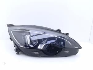 Gebruikte Koplamp rechts Peugeot 308 SW (L4/L9/LC/LJ/LR) 1.2 12V e-THP PureTech 110 Prijs € 645,00 Margeregeling aangeboden door Automaterialen Ronald Morien B.V.