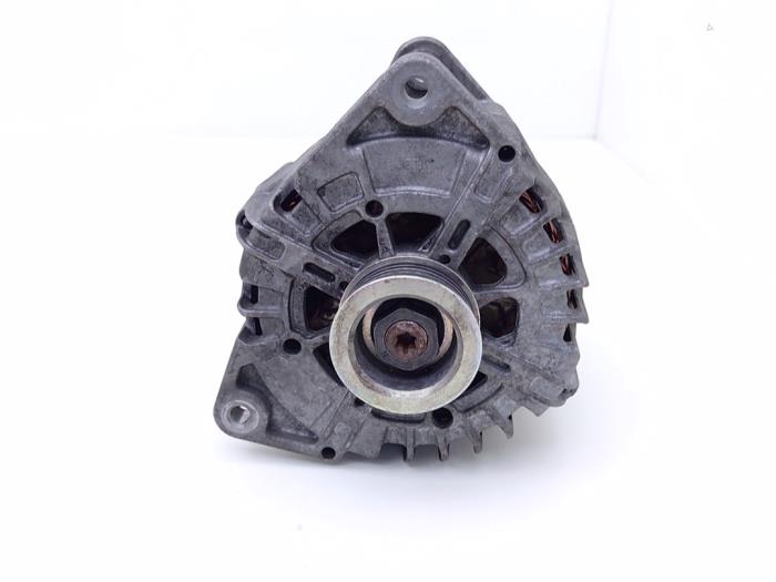 Dynamo van een Mercedes-Benz E Estate (S213) E-200d 1.6 Turbo 16V 2021