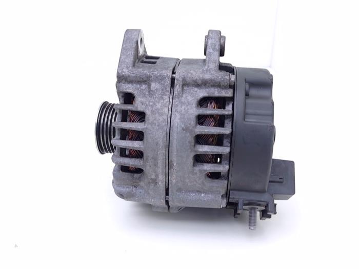 Dynamo van een Mercedes-Benz E Estate (S213) E-200d 1.6 Turbo 16V 2021