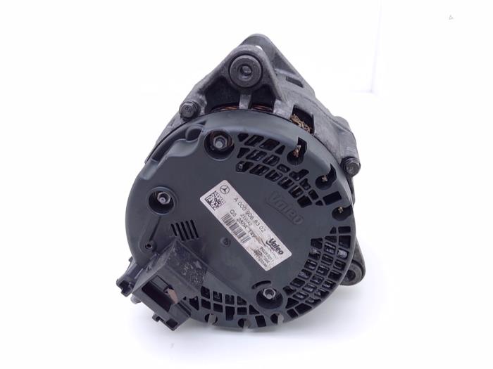 Dynamo van een Mercedes-Benz E Estate (S213) E-200d 1.6 Turbo 16V 2021