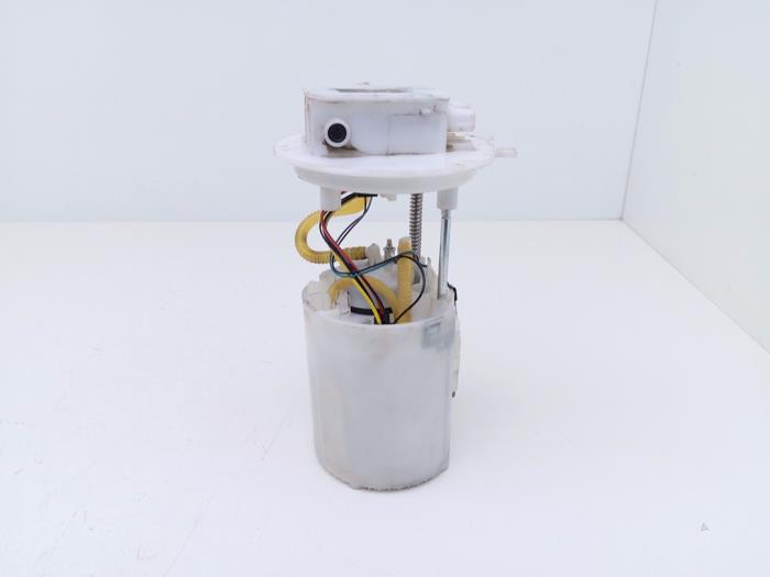 Gebruikte Tank element Pomp Renault Captur I (2R) 1.5 Energy dCi 90 FAP Prijs € 45,00 Margeregeling aangeboden door Automaterialen Ronald Morien B.V.