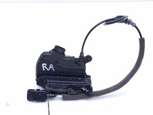 Gebruikte Portierslot Mechaniek 4Deurs rechts-achter Renault Captur (2R) 1.5 Energy dCi 90 FAP Prijs € 35,00 Margeregeling aangeboden door Automaterialen Ronald Morien B.V.