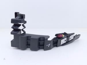 Gebruikte Bumpersteun links-achter Jaguar E-Pace 2.0 D 165 MHEV 16V AWD Prijs € 45,00 Inclusief btw aangeboden door Automaterialen Ronald Morien B.V.