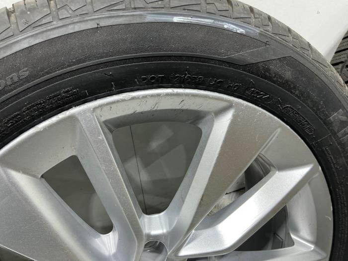 Velgen set + banden van een Volkswagen Taigo 1.5 TSI 16V 2025