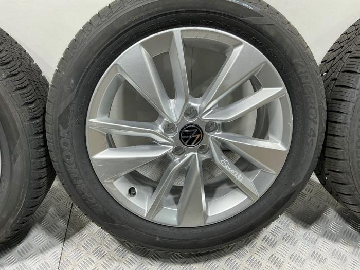 Velgen set + banden van een Volkswagen Taigo 1.5 TSI 16V 2025