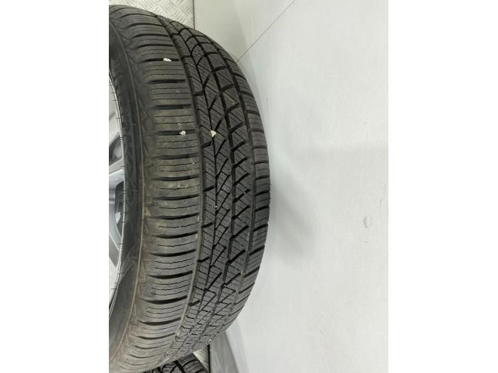 Velgen set + banden van een Volkswagen Taigo 1.5 TSI 16V 2025