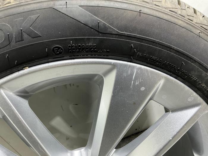 Velgen set + banden van een Volkswagen Taigo 1.5 TSI 16V 2025