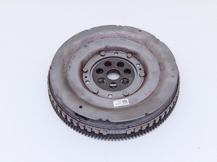 Dubbele massa vliegwiel van een Mercedes-Benz A Limousine (177.1) 1.5 A-180d 2019