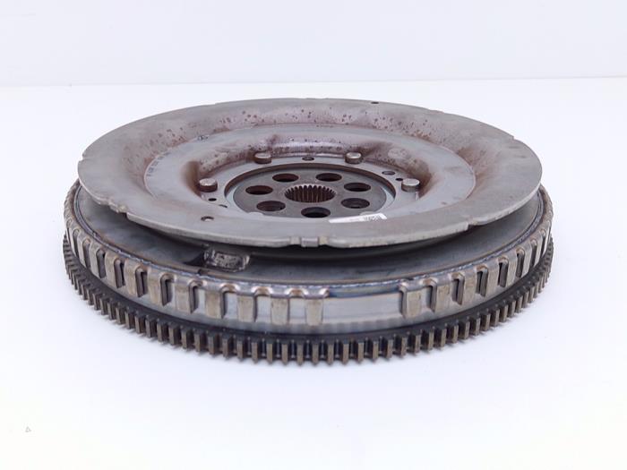 Dubbele massa vliegwiel van een Mercedes-Benz A Limousine (177.1) 1.5 A-180d 2019