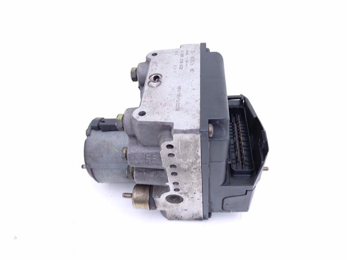 ABS Pomp van een Ferrari Maranello 550 48V 2001