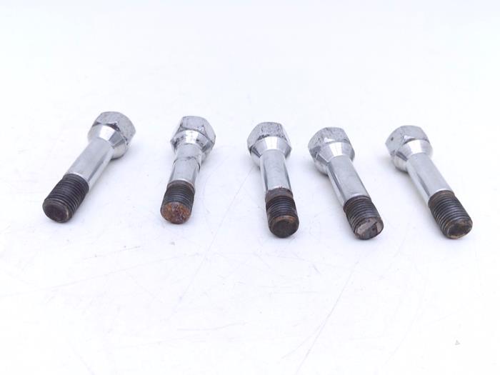 Wielbout van een Ferrari Maranello 550 48V 2001