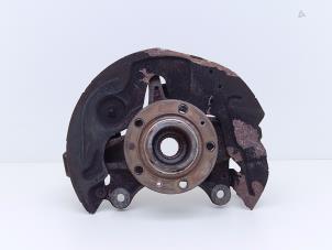 Gebruikte Fusee links-voor Peugeot Partner (EA//EF/EN/EU) 1.5 BlueHDi 130 Prijs € 65,00 Inclusief btw aangeboden door Automaterialen Ronald Morien B.V.