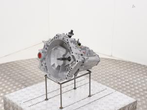 Gereviseerde Versnellingsbak Peugeot Expert (V1/VA/VB/VE/VF/VT/VY) 2.0 Blue HDi 150 16V Prijs € 1.929,95 Inclusief btw aangeboden door Automaterialen Ronald Morien B.V.