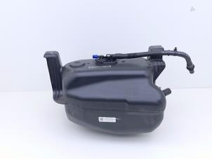 Gebruikte Tank adblue Volkswagen Passat Variant (3G5) 1.6 TDI 16V Prijs € 175,00 Margeregeling aangeboden door Automaterialen Ronald Morien B.V.