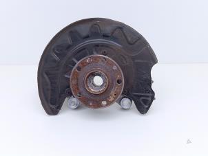 Gebruikte Fusee links-voor Volkswagen Passat Variant (3G5) 1.6 TDI 16V Prijs € 65,00 Margeregeling aangeboden door Automaterialen Ronald Morien B.V.