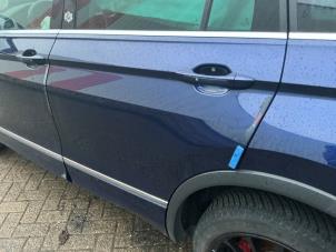Gebruikte Portier 4Deurs links-achter Volkswagen Tiguan (AD1) 2.0 TDI 16V 4Motion Prijs € 795,00 Margeregeling aangeboden door Automaterialen Ronald Morien B.V.