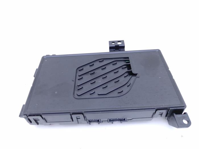 Draadloze oplader van een Mercedes-AMG GLC AMG (X253) 3.0 43 AMG V6 Turbo 4-Matic 2021