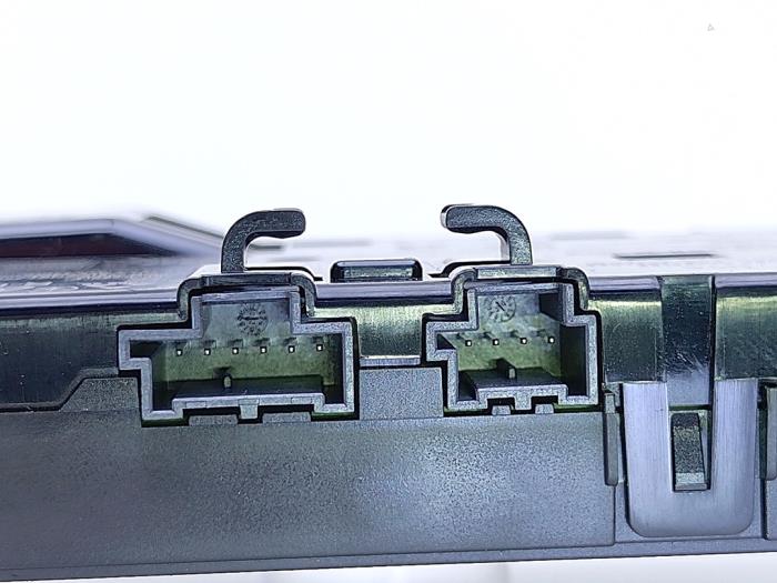 Draadloze oplader van een Mercedes-AMG GLC AMG (X253) 3.0 43 AMG V6 Turbo 4-Matic 2021