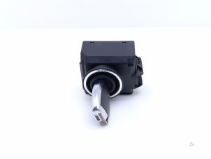 Gebruikte Sleutel + Contactslot Mercedes E (W212) E-200 CDI 16V BlueEfficiency,BlueTEC Prijs € 124,99 Inclusief btw aangeboden door Automaterialen Ronald Morien B.V.