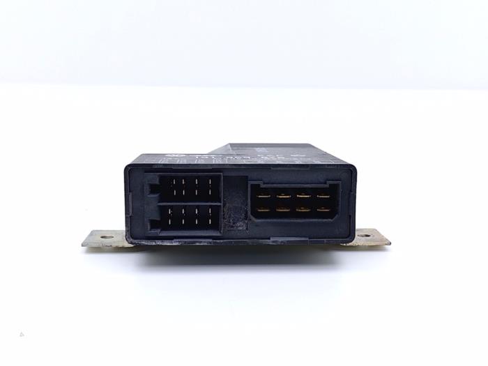 Raam module van een Volkswagen Corrado 1.8 16V 1992