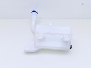 Gebruikte Ruitensproeiertank voor XPENG G6 AWD Performance Prijs € 55,00 Margeregeling aangeboden door Automaterialen Ronald Morien B.V.