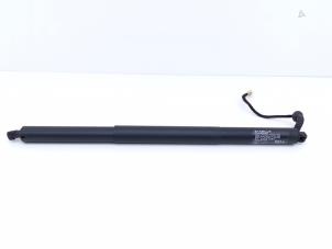 Gebruikte Achterklepdemper rechts-achter XPENG G6 AWD Performance Prijs € 295,00 Margeregeling aangeboden door Automaterialen Ronald Morien B.V.