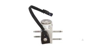 Gebruikte Airco expansieklep Opel Corsa F (UB/UH/UP) Electric, Corsa-e 50kWh Prijs € 45,00 Inclusief btw aangeboden door Automaterialen Ronald Morien B.V.