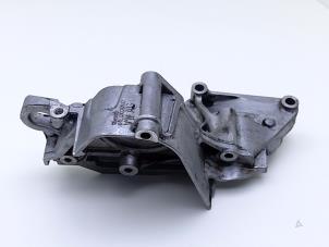 Gebruikte Dynamosteun boven Volkswagen Transporter T6 2.0 TDI 204 Prijs € 124,99 Inclusief btw aangeboden door Automaterialen Ronald Morien B.V.