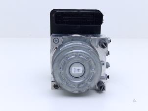 Gebruikte ABS Pomp Peugeot 208 II (UB/UH/UP) 1.2 Vti 12V PureTech 100 Prijs € 325,00 Margeregeling aangeboden door Automaterialen Ronald Morien B.V.