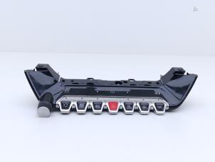 Gebruikte Kachel Bedieningspaneel Peugeot 208 II (UB/UH/UP) 1.2 Vti 12V PureTech 100 Prijs € 99,00 Margeregeling aangeboden door Automaterialen Ronald Morien B.V.