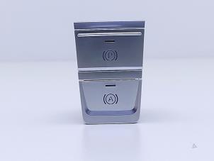 Gebruikte Handrem schakelaar Audi RS7 Sportback (4KA) 4.0 V8 TFSI Mild Hybrid 32V Prijs € 45,00 Inclusief btw aangeboden door Automaterialen Ronald Morien B.V.