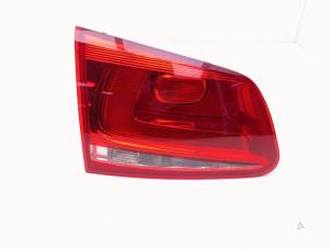 Gebruikte Achterlicht links Volkswagen Touareg (7PA/PH) 3.0 V6 24V TSI Hybrid Prijs € 49,00 Margeregeling aangeboden door Automaterialen Ronald Morien B.V.