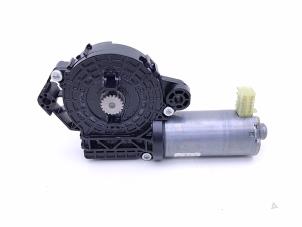 Gebruikte Schuifdak Motor Mercedes GLC AMG (X253) 4.0 63 AMG 4.0 V8 32V Turbo 4-Matic+ Prijs € 39,00 Margeregeling aangeboden door Automaterialen Ronald Morien B.V.