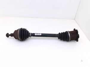 Gebruikte Aandrijfas links-voor Audi A6 (C6) 2.8 V6 24V FSI Prijs € 35,00 Margeregeling aangeboden door Automaterialen Ronald Morien B.V.