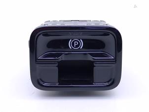 Gebruikte Schakelaar handrem Mercedes EQE (V295) 300 89/90 kWh Prijs € 45,00 Inclusief btw aangeboden door Automaterialen Ronald Morien B.V.