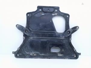 Gebruikte Beschermplaat bodem BMW 3 serie Touring (F31) 320d xDrive 2.0 16V Prijs € 85,00 Margeregeling aangeboden door Automaterialen Ronald Morien B.V.