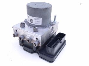 Gebruikte ABS Pomp Peugeot 3008 II (M4/MC/MJ/MR) 1.2 12V e-THP PureTech 130 Prijs € 79,00 Margeregeling aangeboden door Automaterialen Ronald Morien B.V.