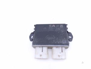 Gebruikte Antenne Peugeot 3008 II (M4/MC/MJ/MR) 1.2 12V e-THP PureTech 130 Prijs € 75,00 Margeregeling aangeboden door Automaterialen Ronald Morien B.V.