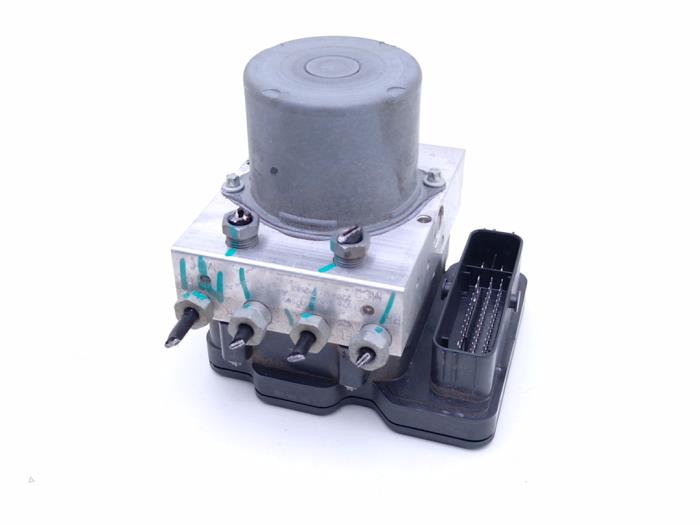 Gebruikte ABS Pomp Lynk &amp; Co 01 1.5 PHEV Prijs € 125,00 Margeregeling aangeboden door Automaterialen Ronald Morien B.V.