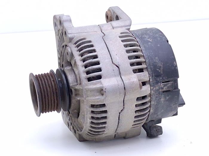Gebruikte Dynamo Volkswagen Golf III (1H1) 2.9 VR6 Syncro Prijs € 35,00 Margeregeling aangeboden door Automaterialen Ronald Morien B.V.