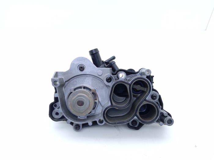 Gebruikte Waterpomp Volkswagen Polo VI (AW1) 1.0 TGI 12V Prijs € 55,00 Margeregeling aangeboden door Automaterialen Ronald Morien B.V.