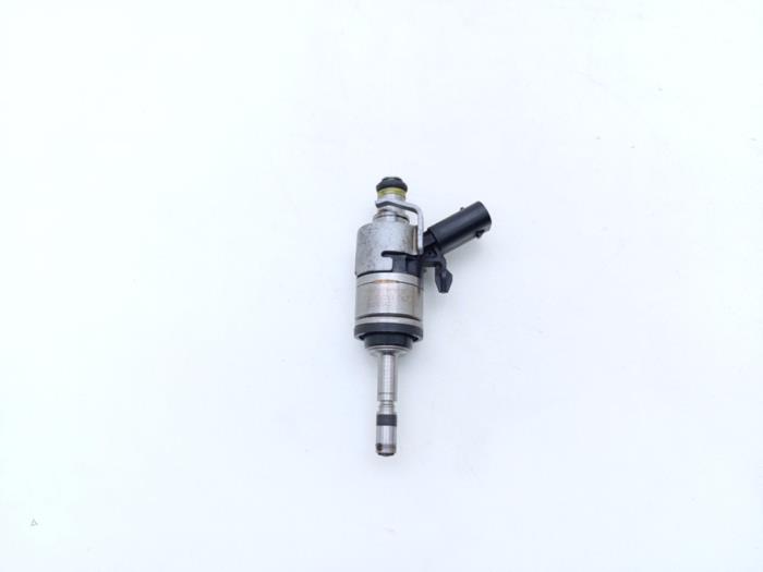 Gebruikte Injector (benzine injectie) Volkswagen Golf VIII Variant (GC5) 2.0 TSI R 16V 4Motion Prijs € 49,00 Margeregeling aangeboden door Automaterialen Ronald Morien B.V.