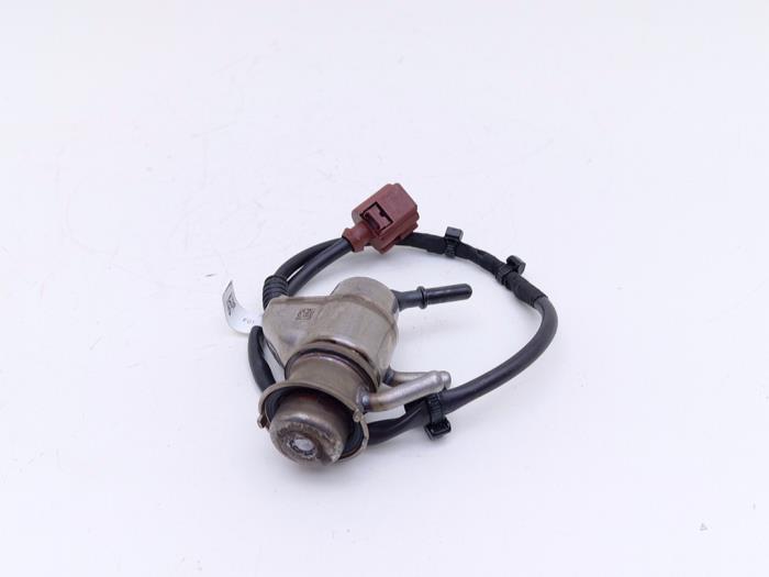 Gebruikte Adblue injector Audi A3 Sportback (8YA) 2.0 30 TDI 16V Prijs € 90,75 Inclusief btw aangeboden door Automaterialen Ronald Morien B.V.
