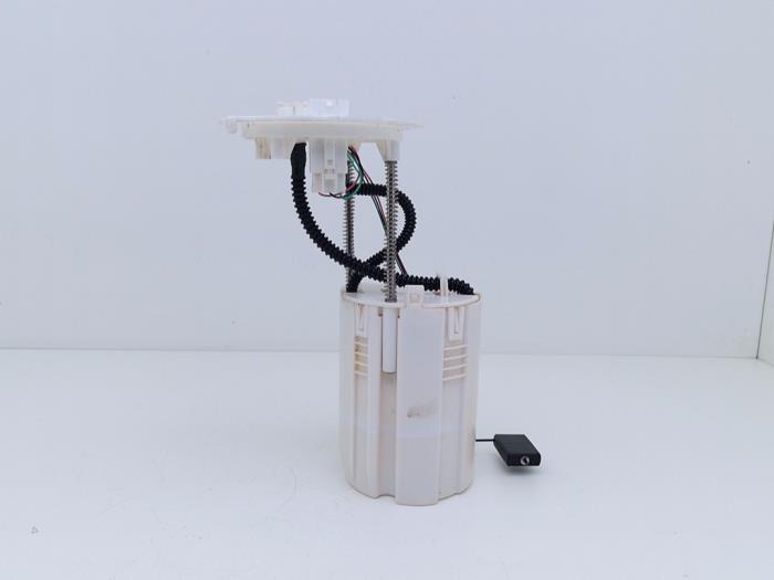 Gebruikte Tank element Pomp Toyota Hilux V/VI 2.4 D4D-F 16V 4x4 Prijs € 59,00 Inclusief btw aangeboden door Automaterialen Ronald Morien B.V.