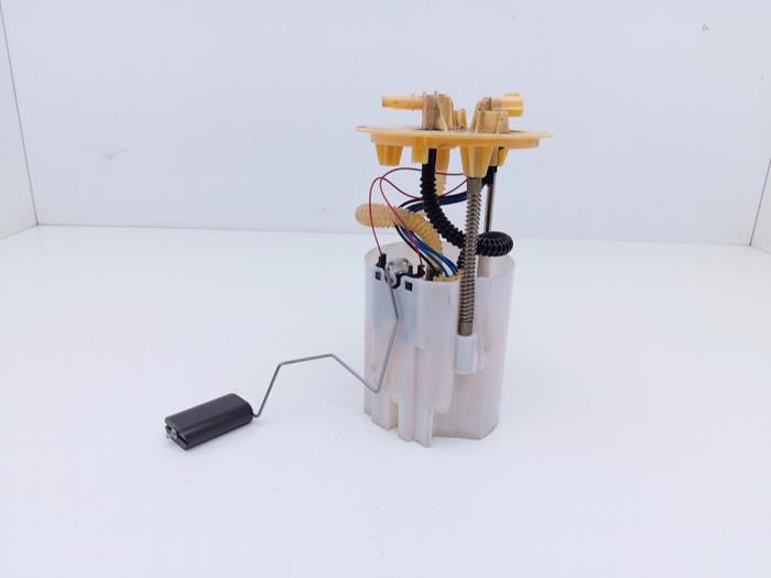 Gebruikte Tank element Pomp Renault Trafic Passenger (1JL/2JL/3JL/4JL) 2.0 dCi 16V 170 Prijs € 54,99 Inclusief btw aangeboden door Automaterialen Ronald Morien B.V.